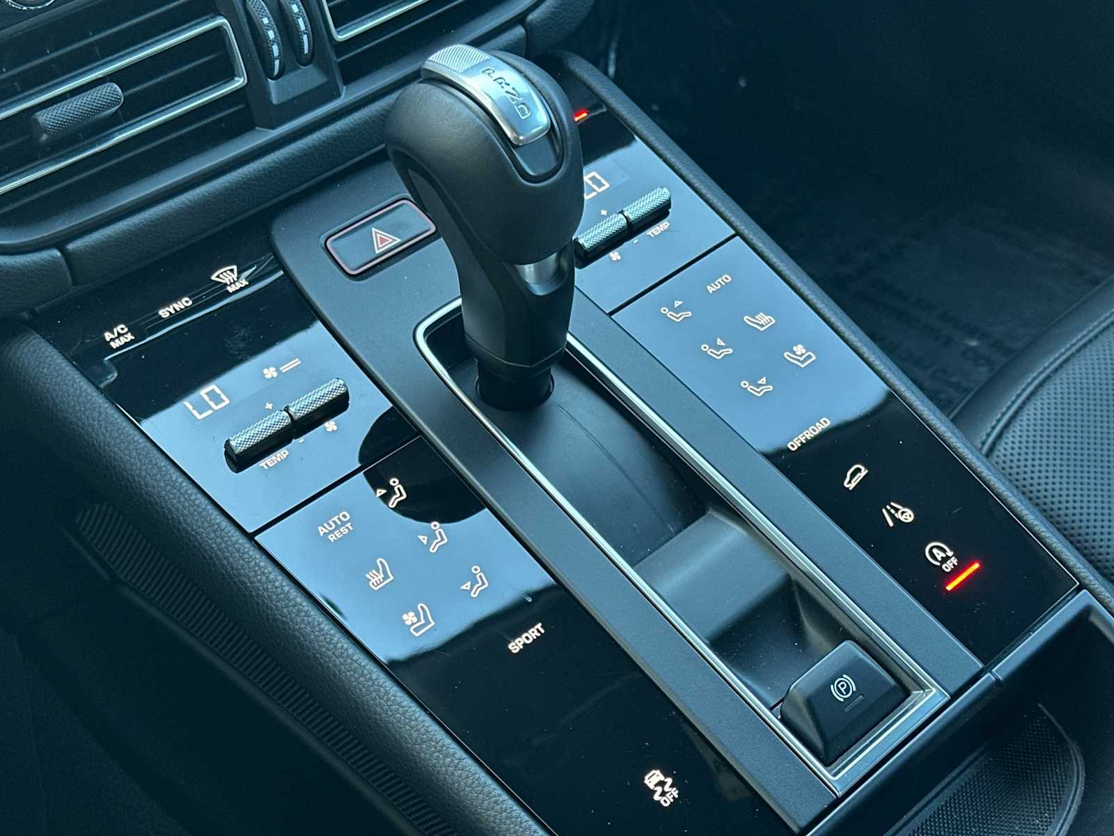 Thumbnail: 2024 Porsche Macan - 23