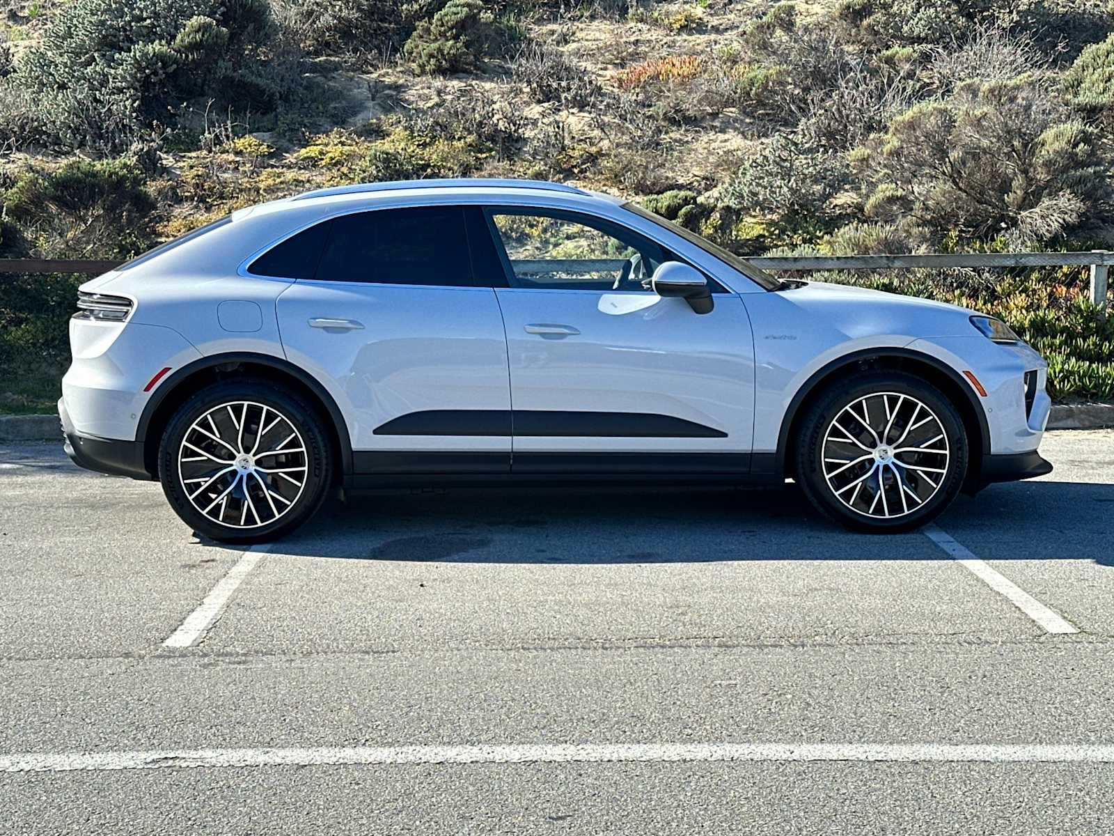 Thumbnail: 2024 Porsche Macan - 9