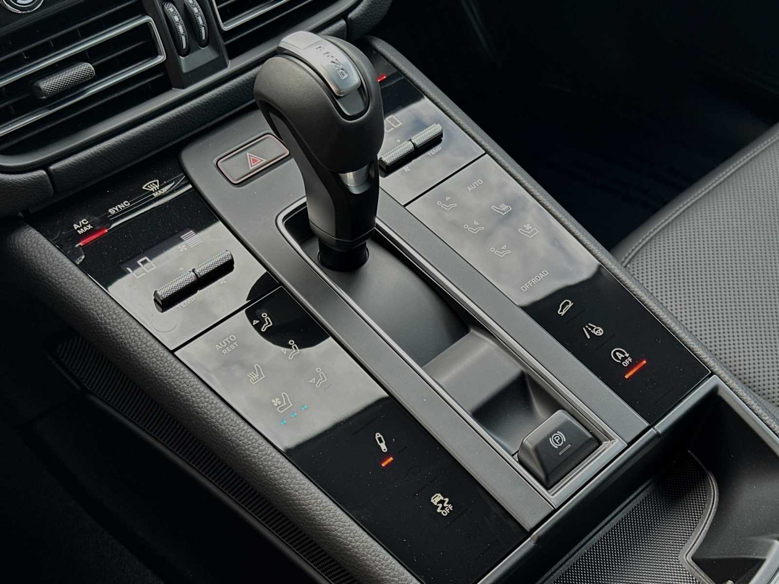 Thumbnail: 2025 Porsche Macan - 23