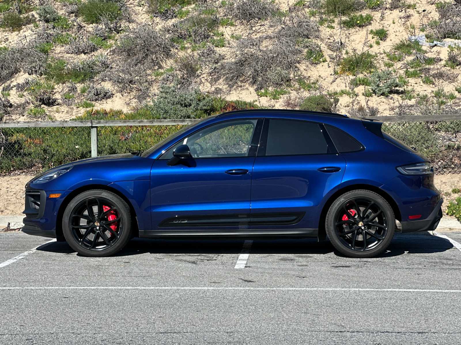 Thumbnail: 2023 Porsche Macan - 2
