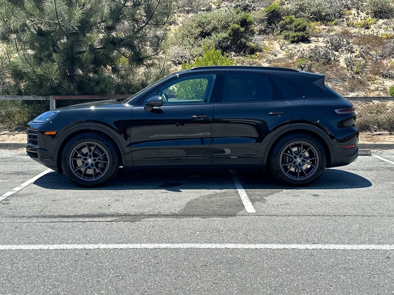 2025 Porsche Cayenne photo 2