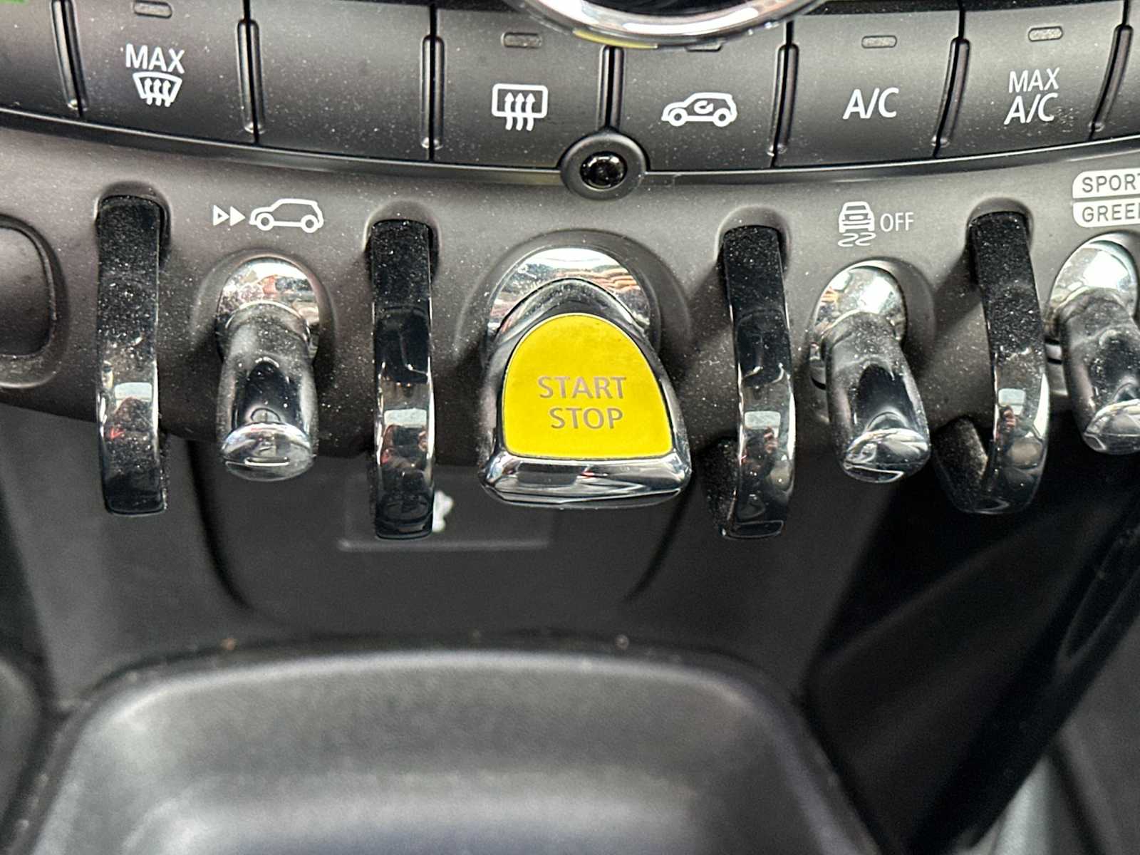 Thumbnail: 2023 MINI Cooper Hardtop - 24