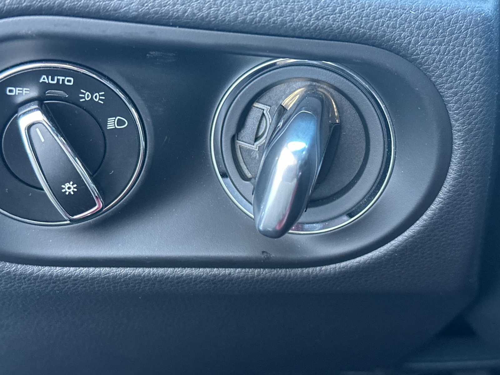 Thumbnail: 2025 Porsche Macan - 24