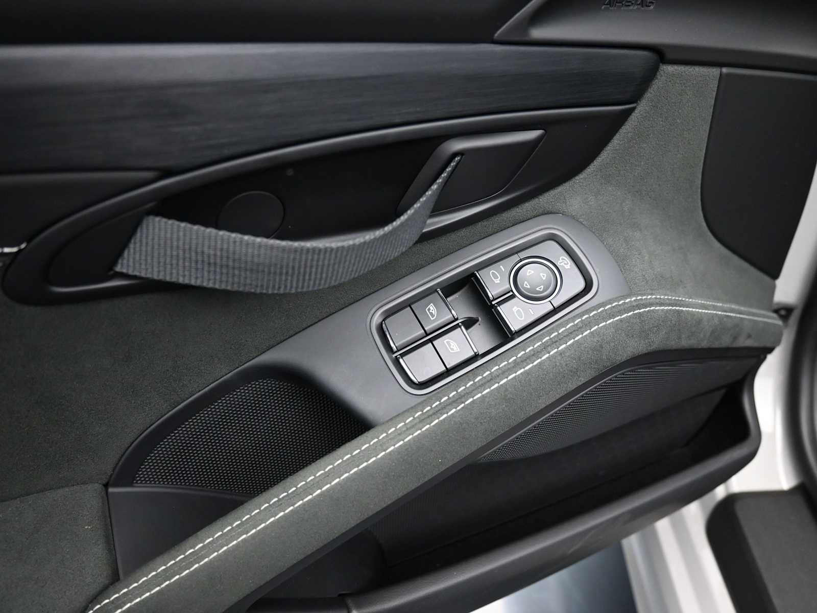 Thumbnail: 2023 Porsche  - 6