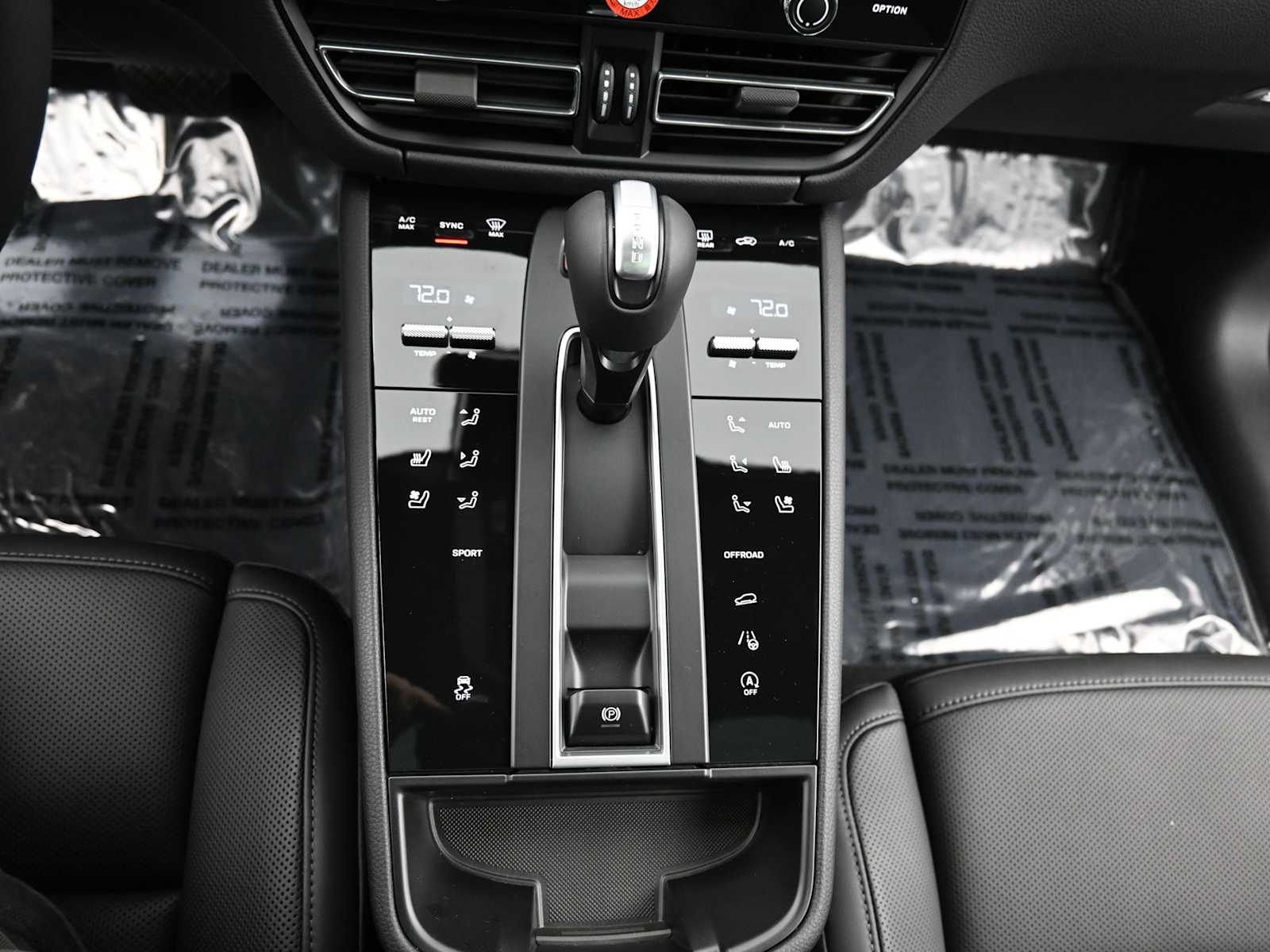 Thumbnail: 2026 Porsche Macan - 14