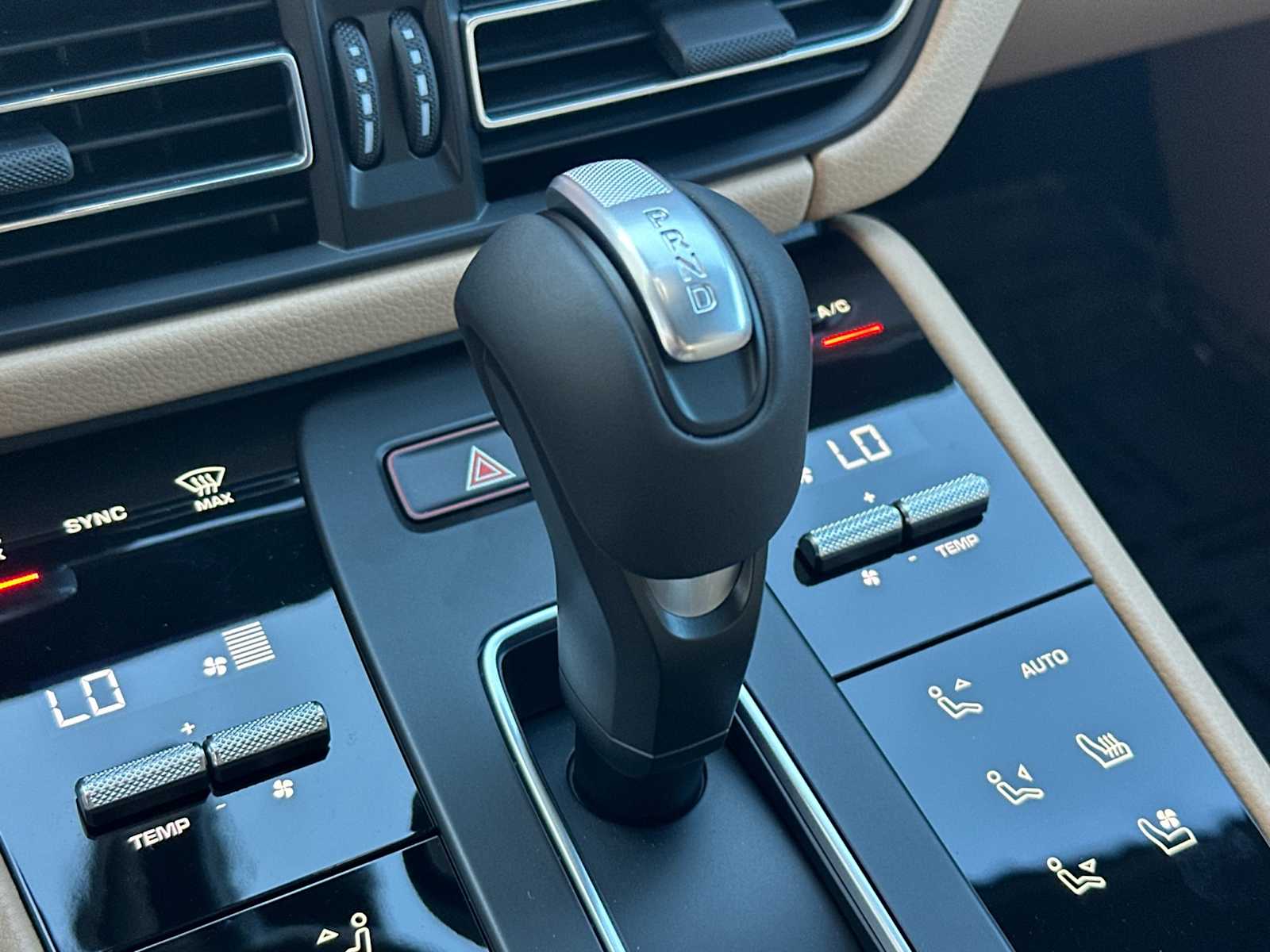 Thumbnail: 2026 Porsche Macan - 23