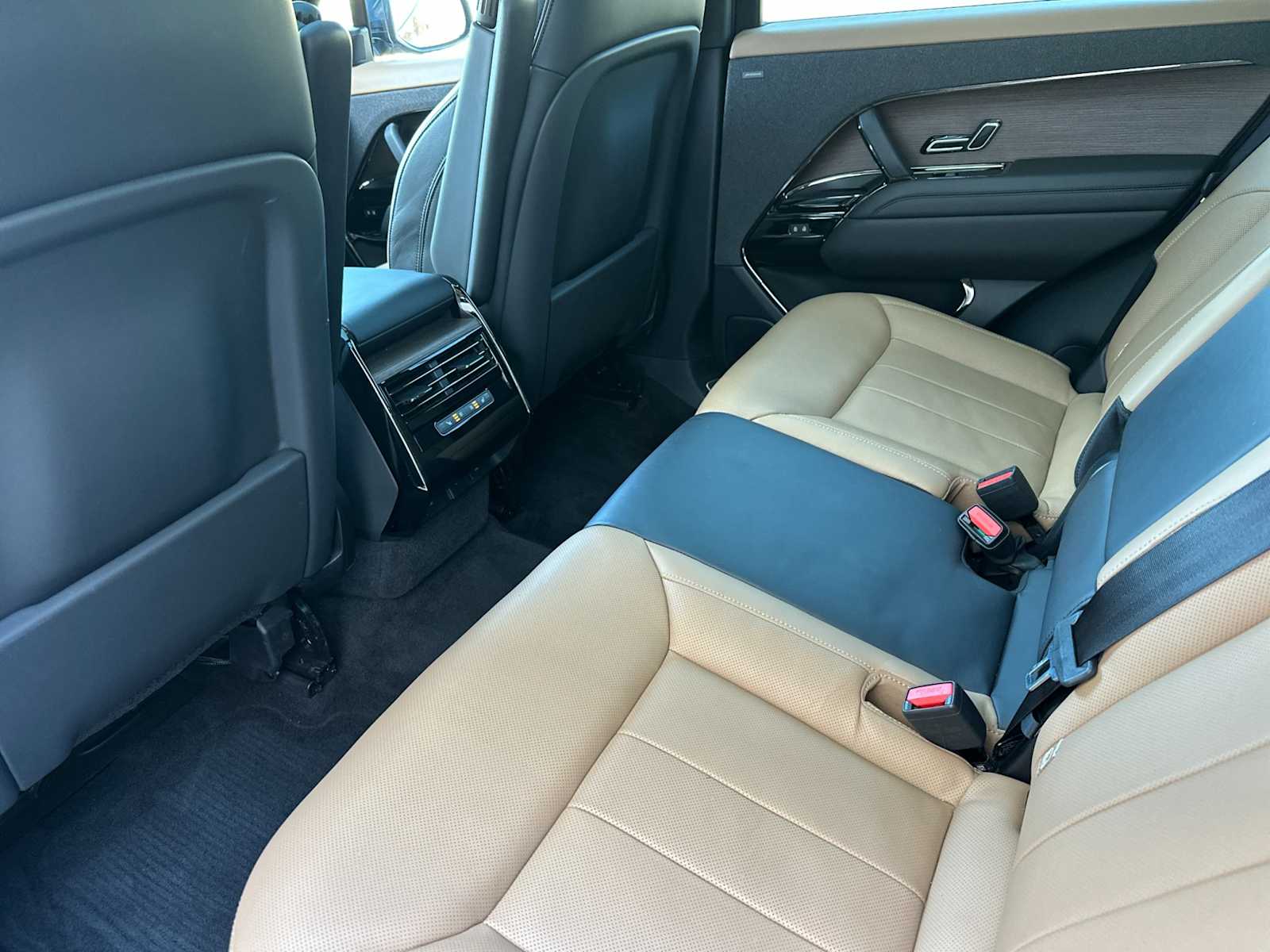 Thumbnail: 2023 Land Rover Range Rover Sport - 14