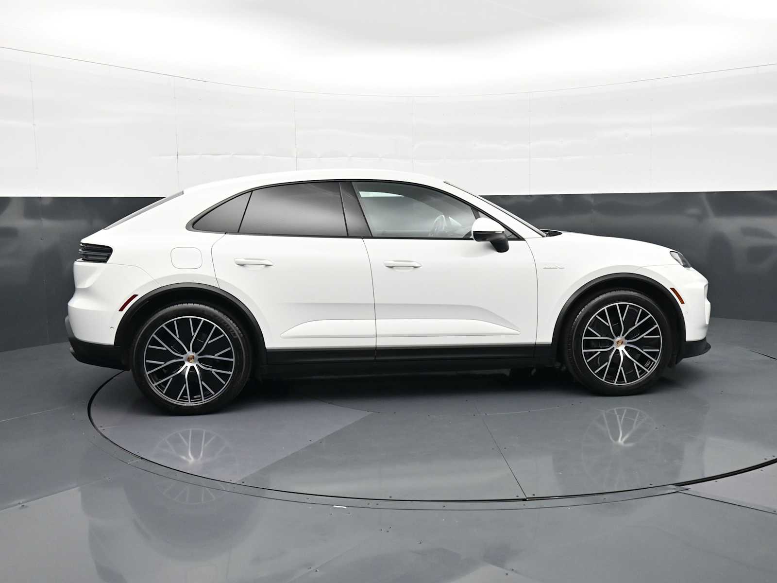 Thumbnail: 2025 Porsche Macan - 26