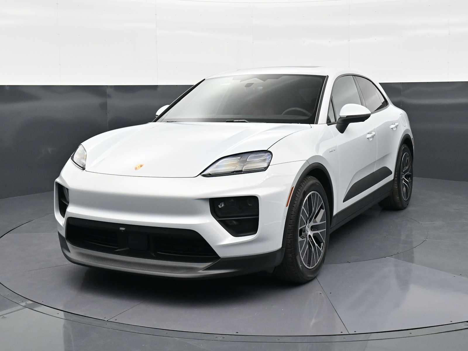 Thumbnail: 2026 Porsche Macan - 35