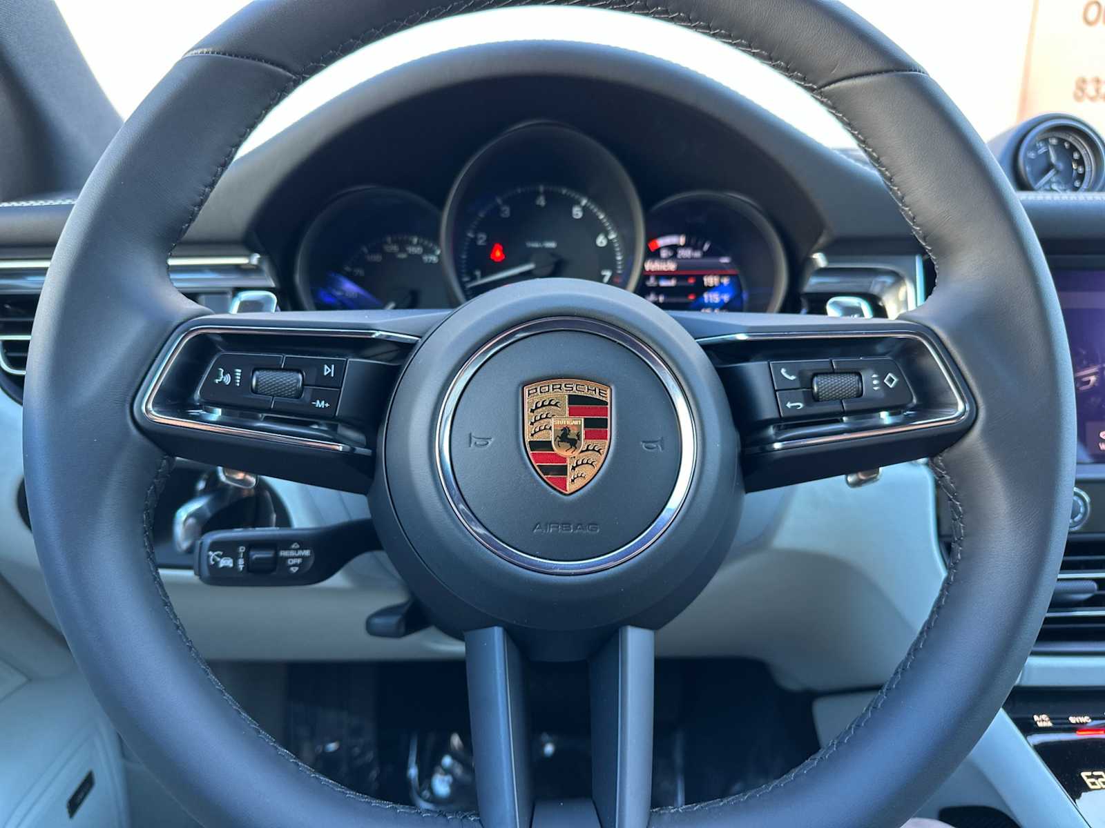 Thumbnail: 2025 Porsche Macan - 24