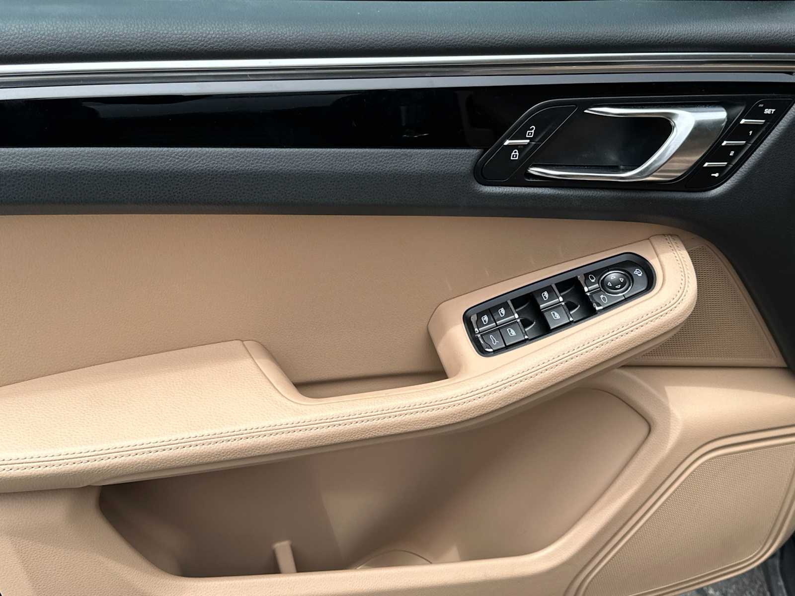 Thumbnail: 2025 Porsche Macan - 12