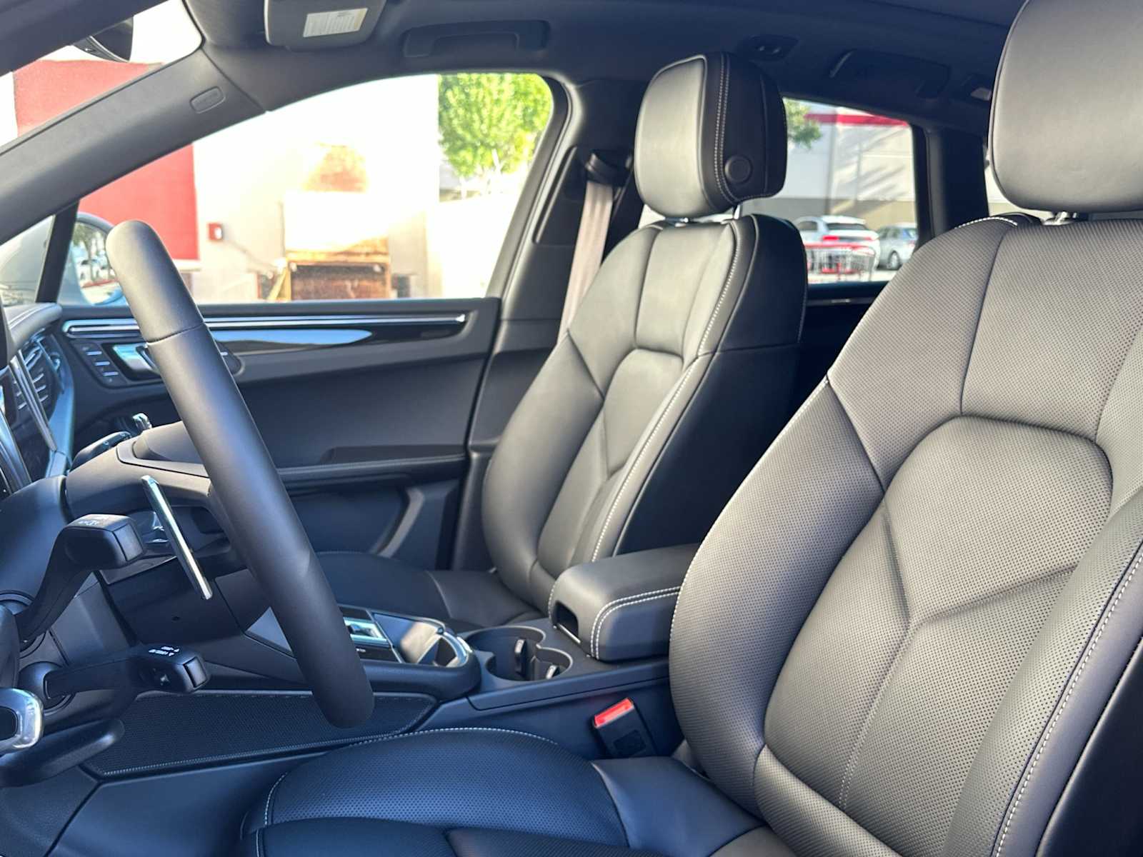 Thumbnail: 2026 Porsche Macan - 5