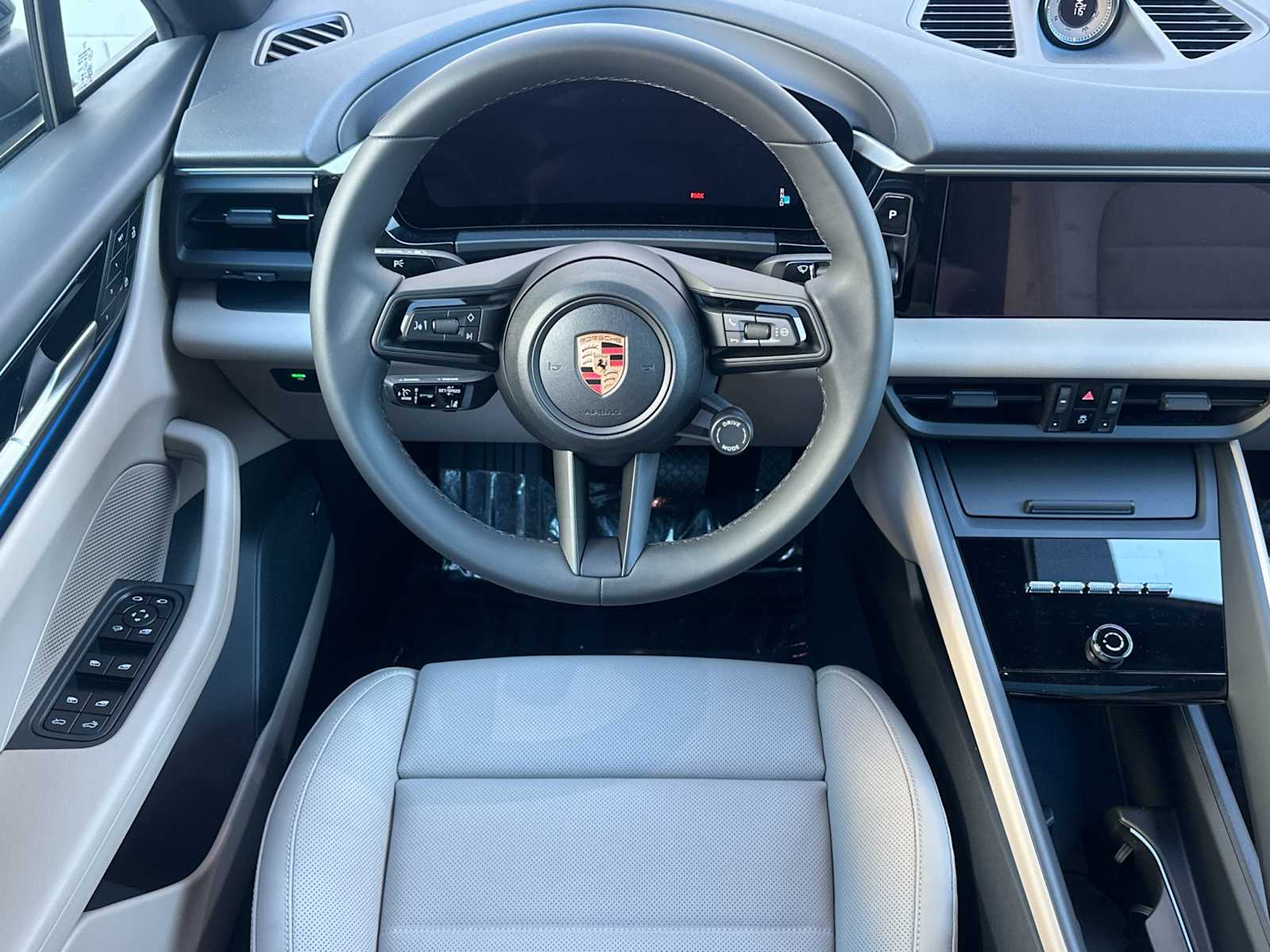 Thumbnail: 2025 Porsche Macan - 15