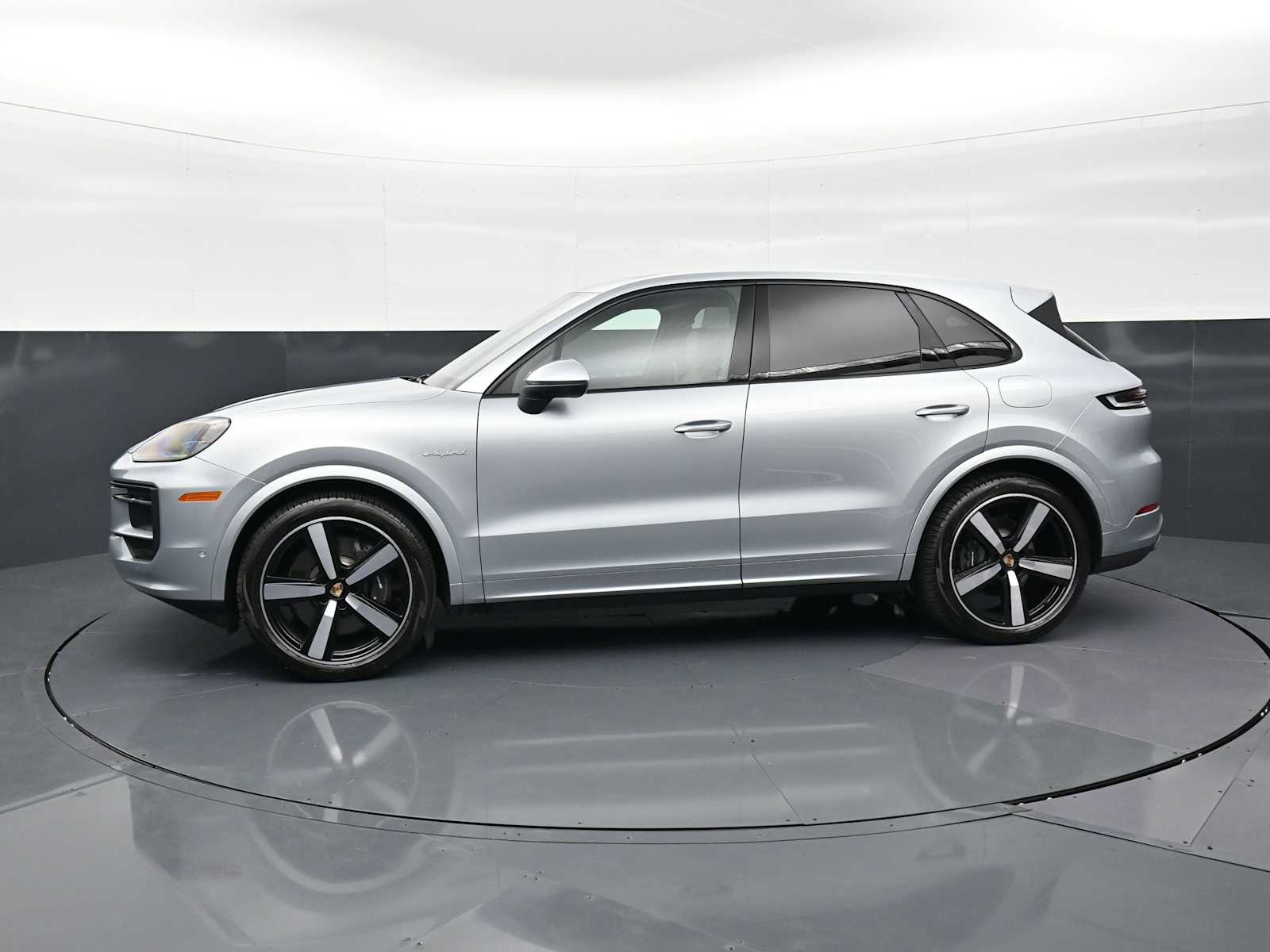 Thumbnail: 2026 Porsche Cayenne - 2