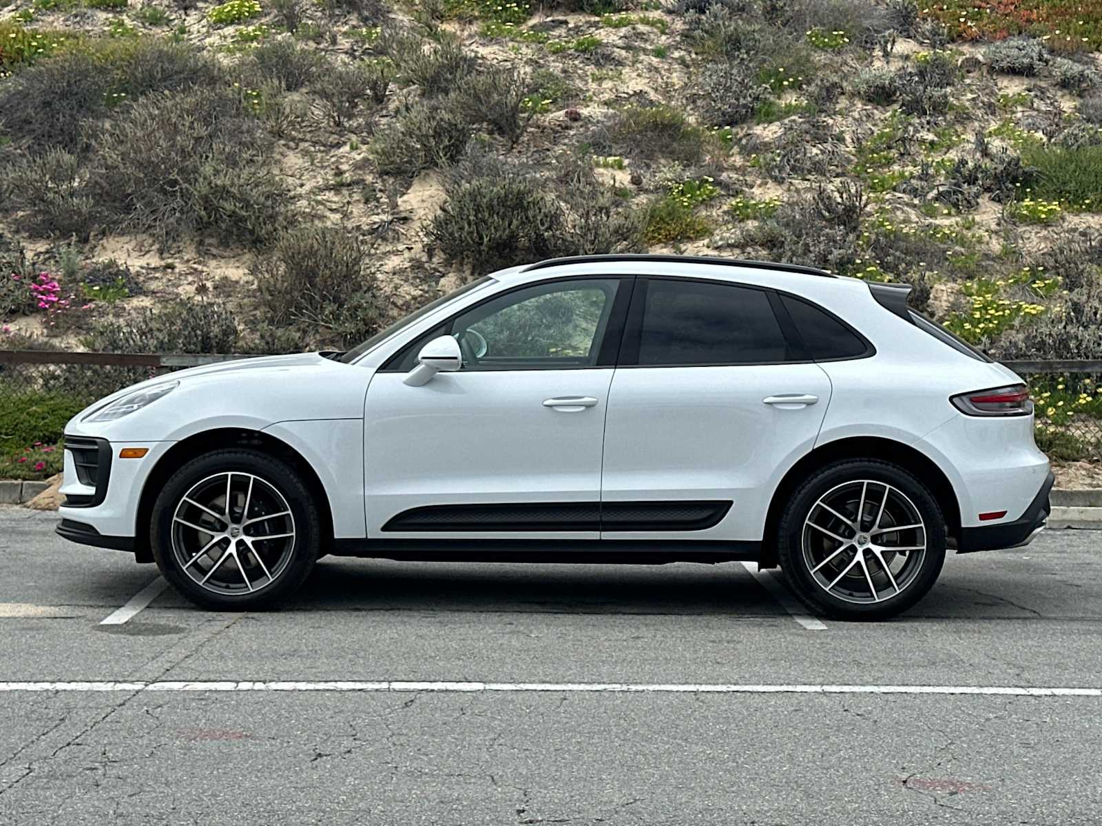 Thumbnail: 2025 Porsche Macan - 2