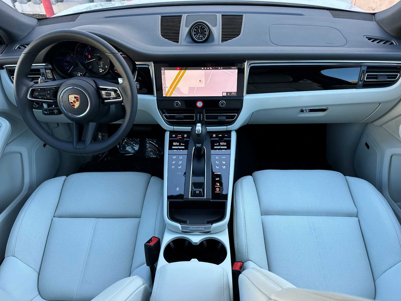 Thumbnail: 2025 Porsche Macan - 6