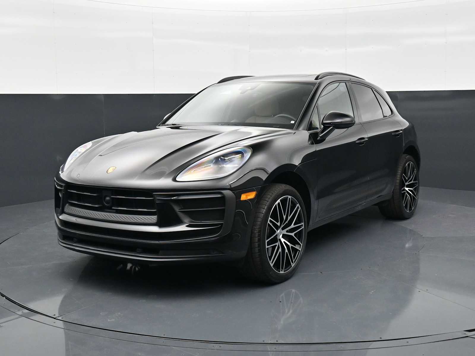 Thumbnail: 2025 Porsche Macan - 1