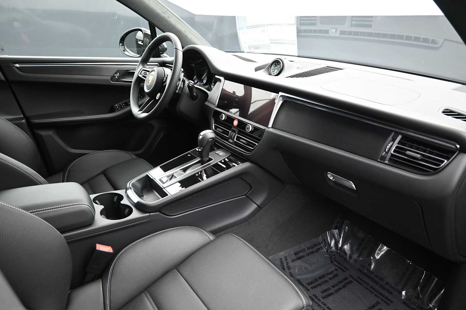 Thumbnail: 2026 Porsche Macan - 22