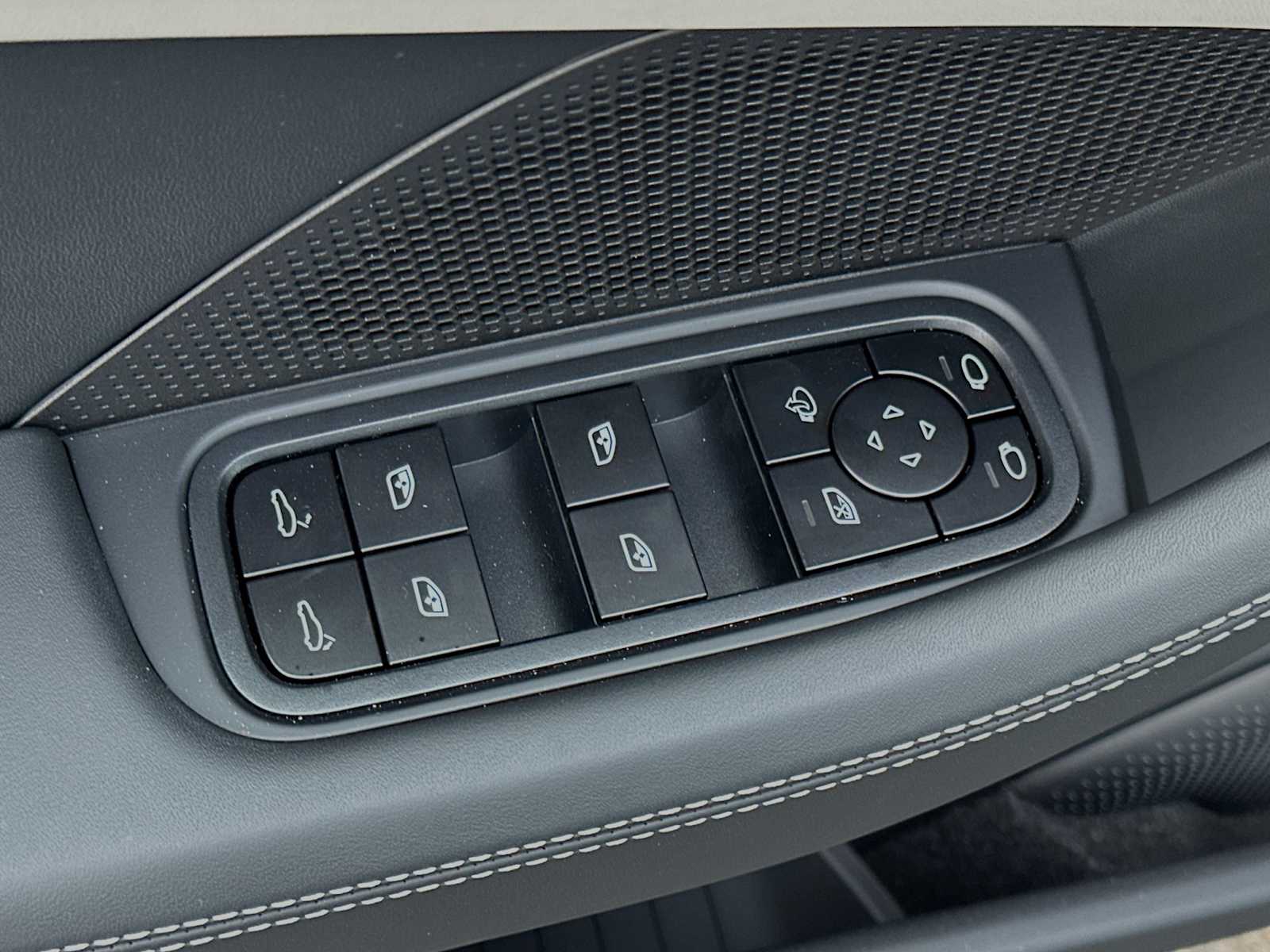 Thumbnail: 2025 Porsche Panamera - 13