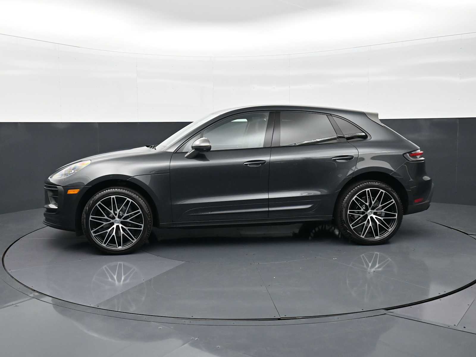 Thumbnail: 2025 Porsche Macan - 2