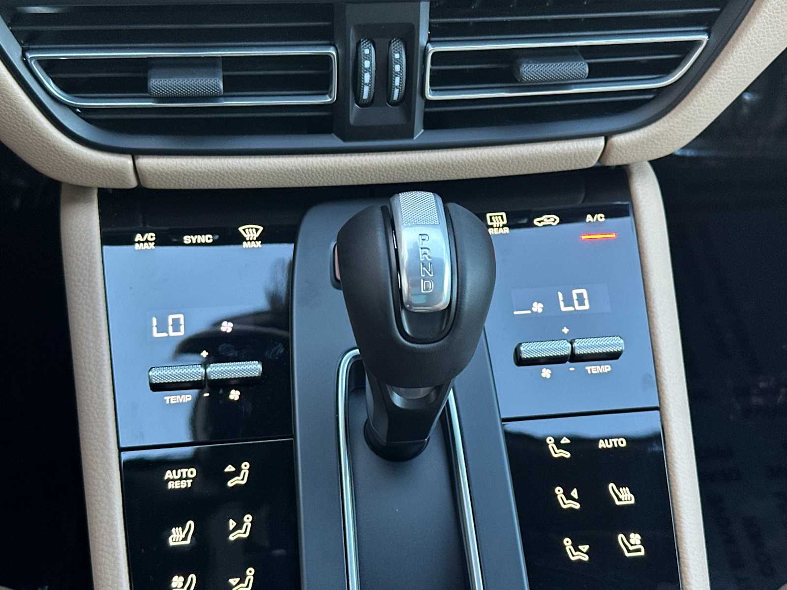 Thumbnail: 2026 Porsche Macan - 23