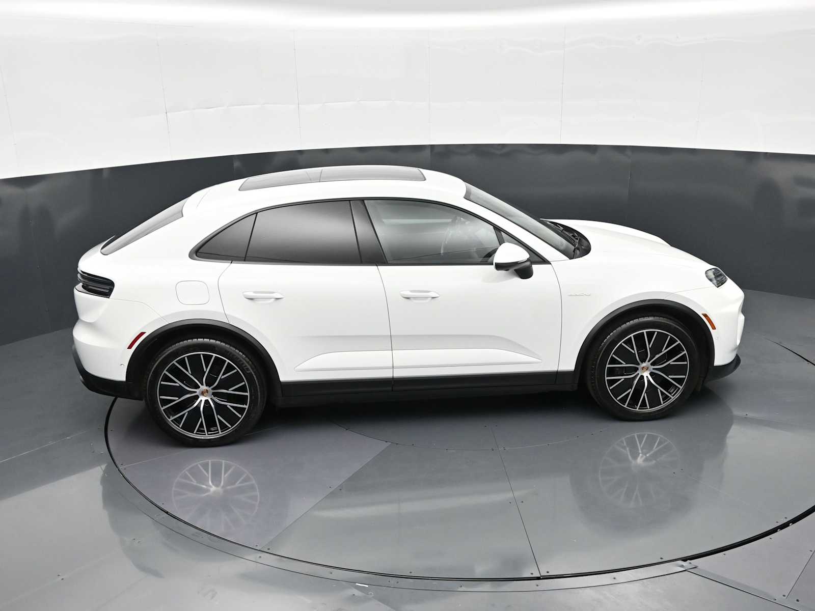 Thumbnail: 2025 Porsche Macan - 34