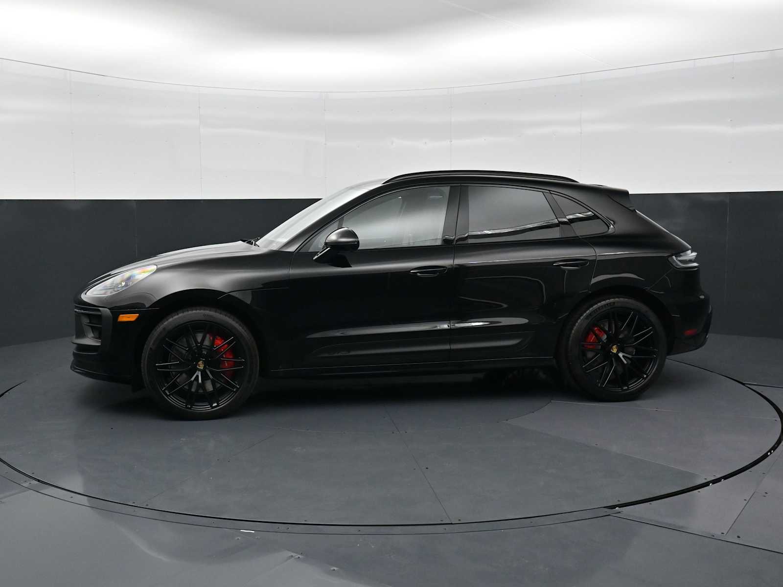 Thumbnail: 2026 Porsche Macan - 2