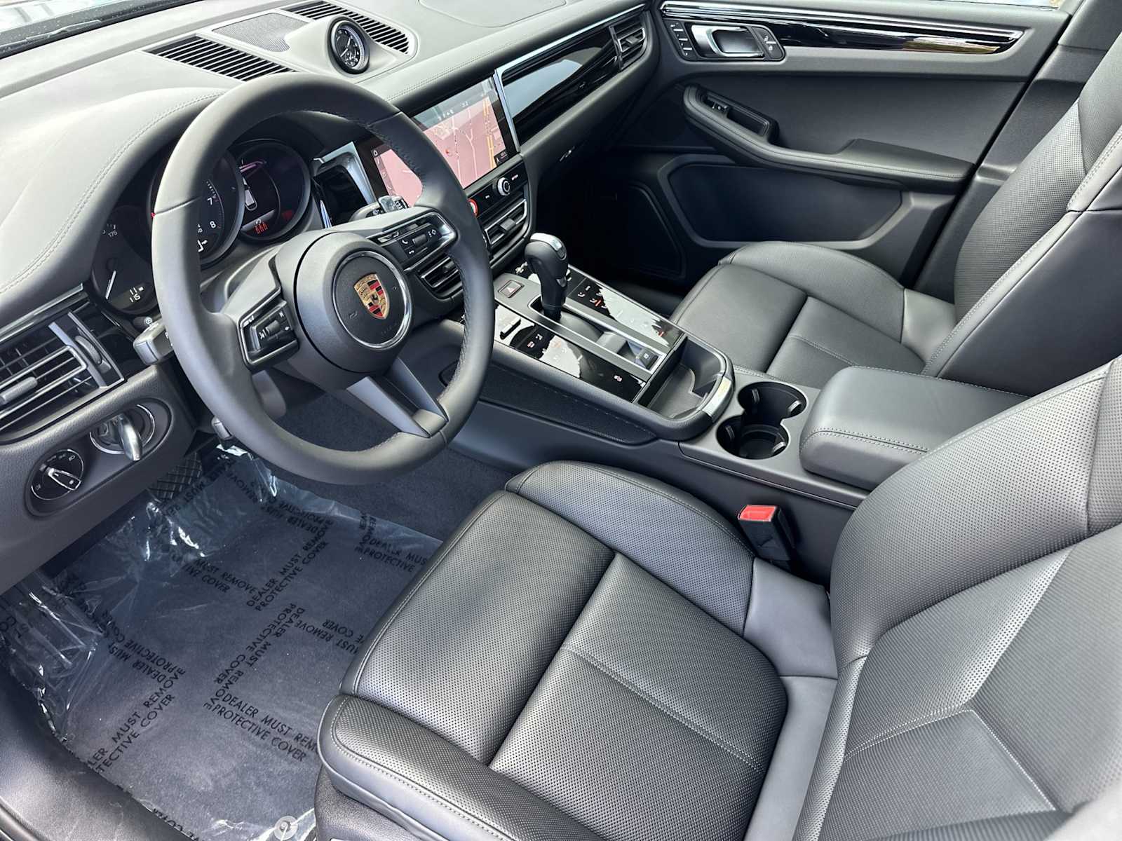 2025 Porsche Macan T photo 3