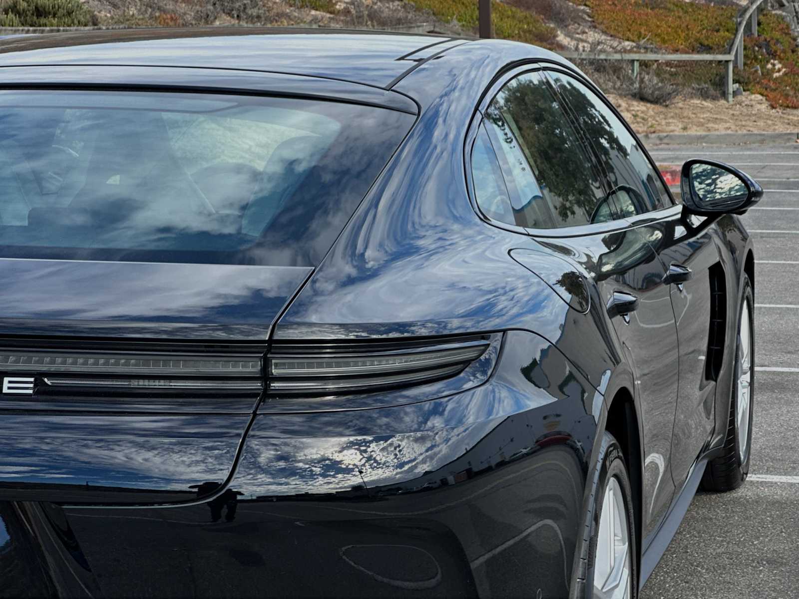 Thumbnail: 2025 Porsche Panamera - 25