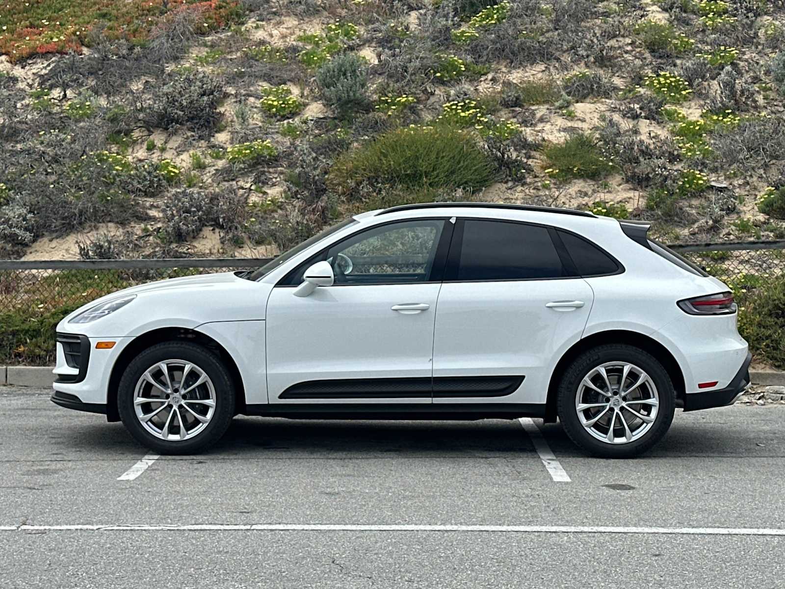 Thumbnail: 2025 Porsche Macan - 2