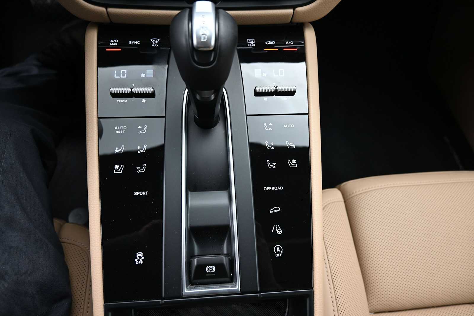 Thumbnail: 2026 Porsche Macan - 14