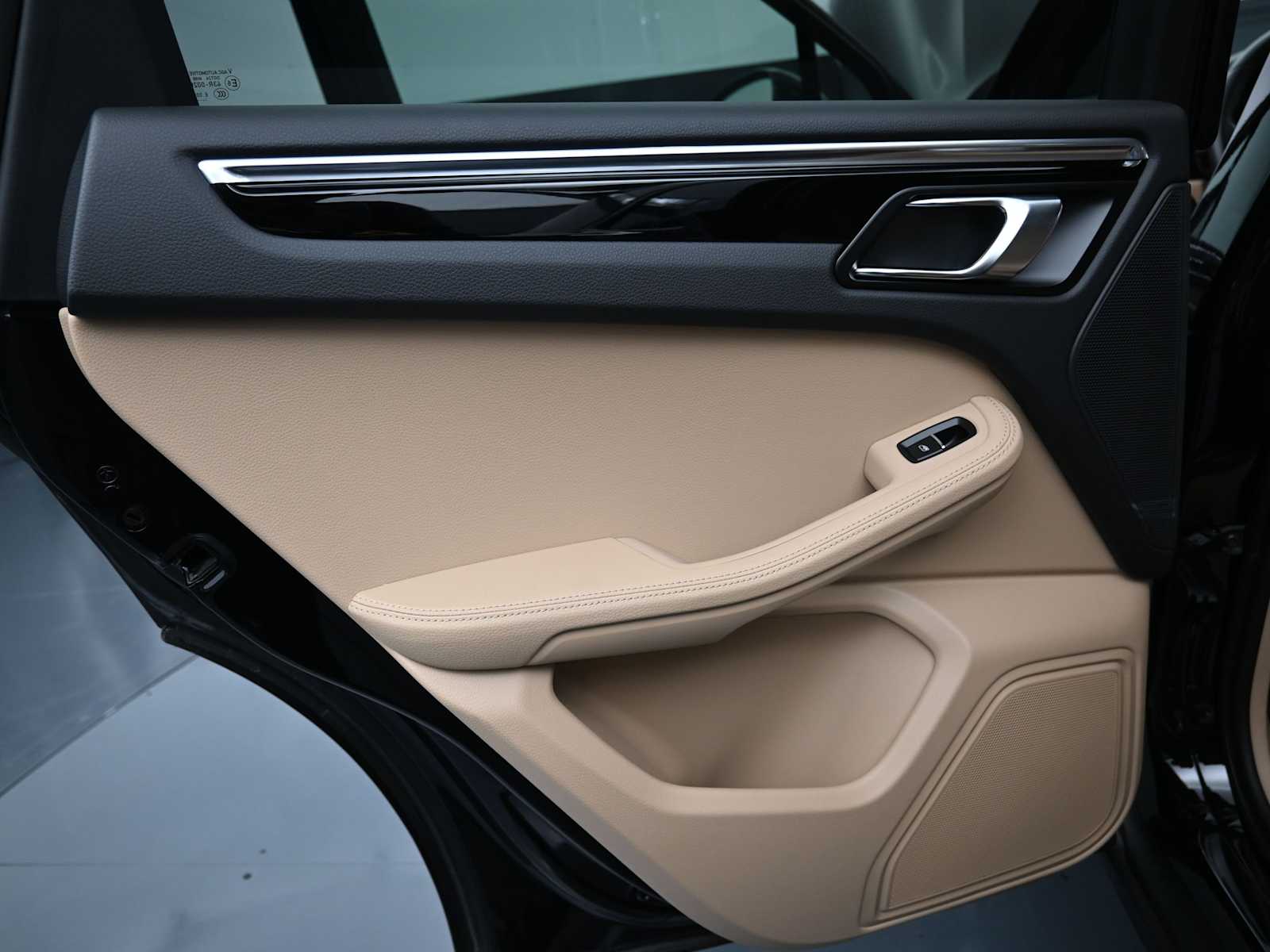 Thumbnail: 2025 Porsche Macan - 17