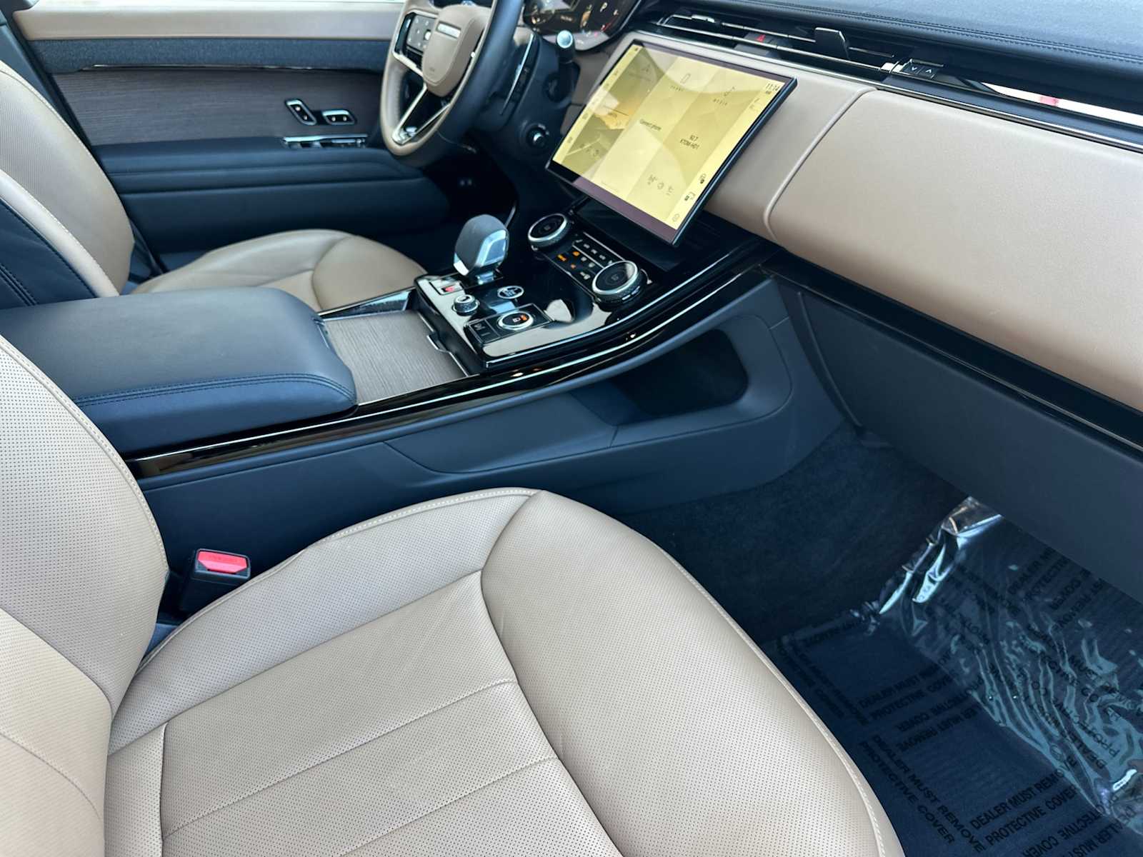 Thumbnail: 2023 Land Rover Range Rover Sport - 16