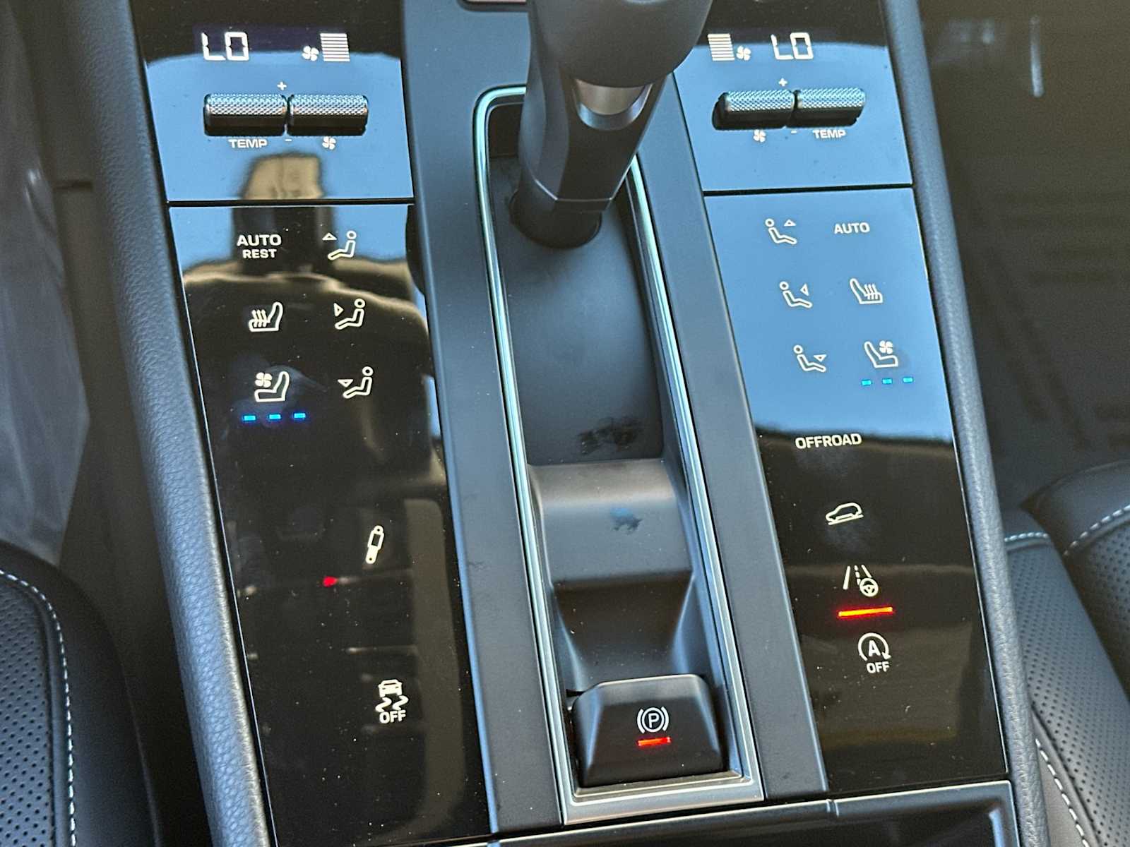 Thumbnail: 2026 Porsche Macan - 22