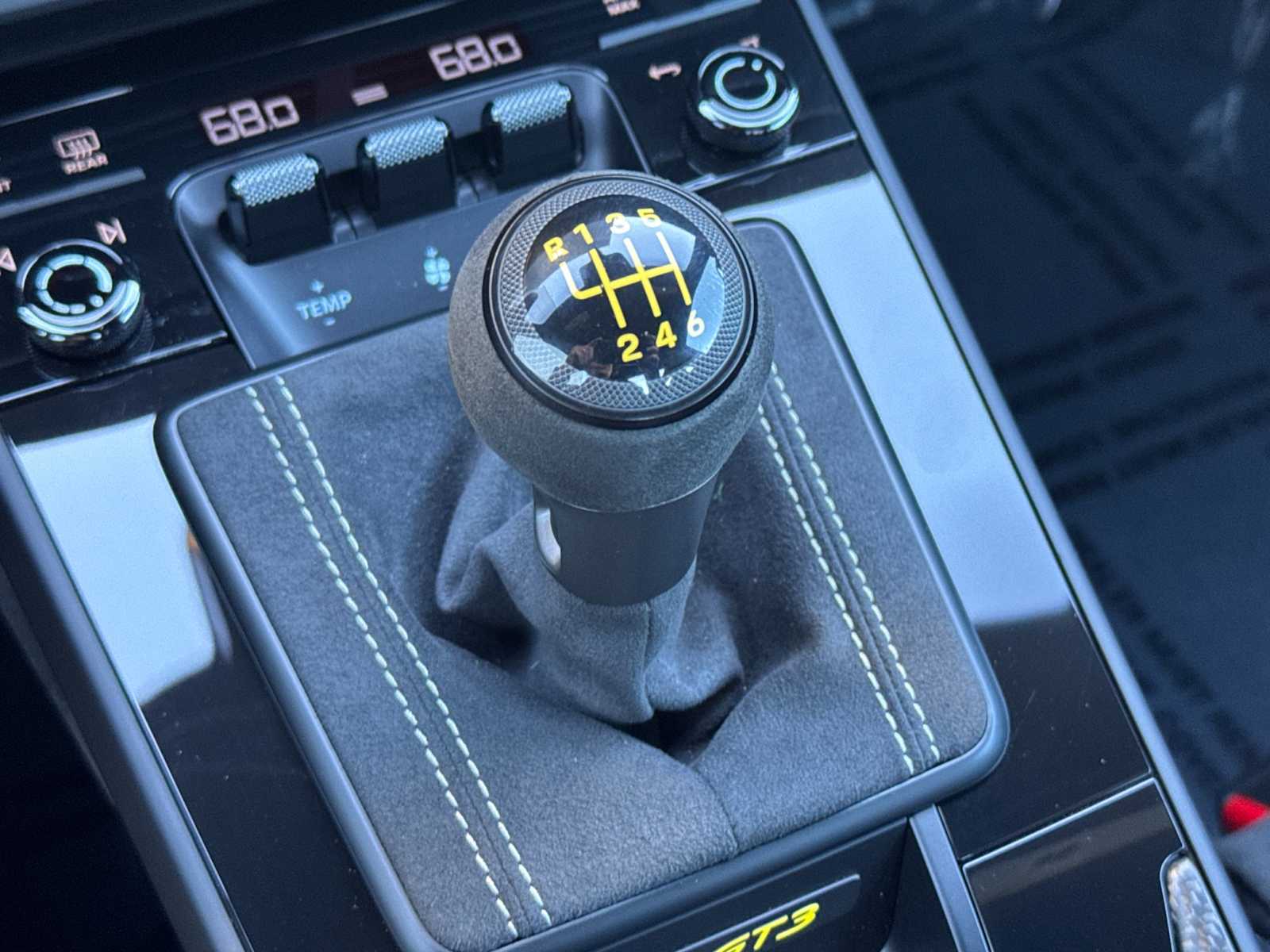 Thumbnail: 2026 Porsche 911 - 21