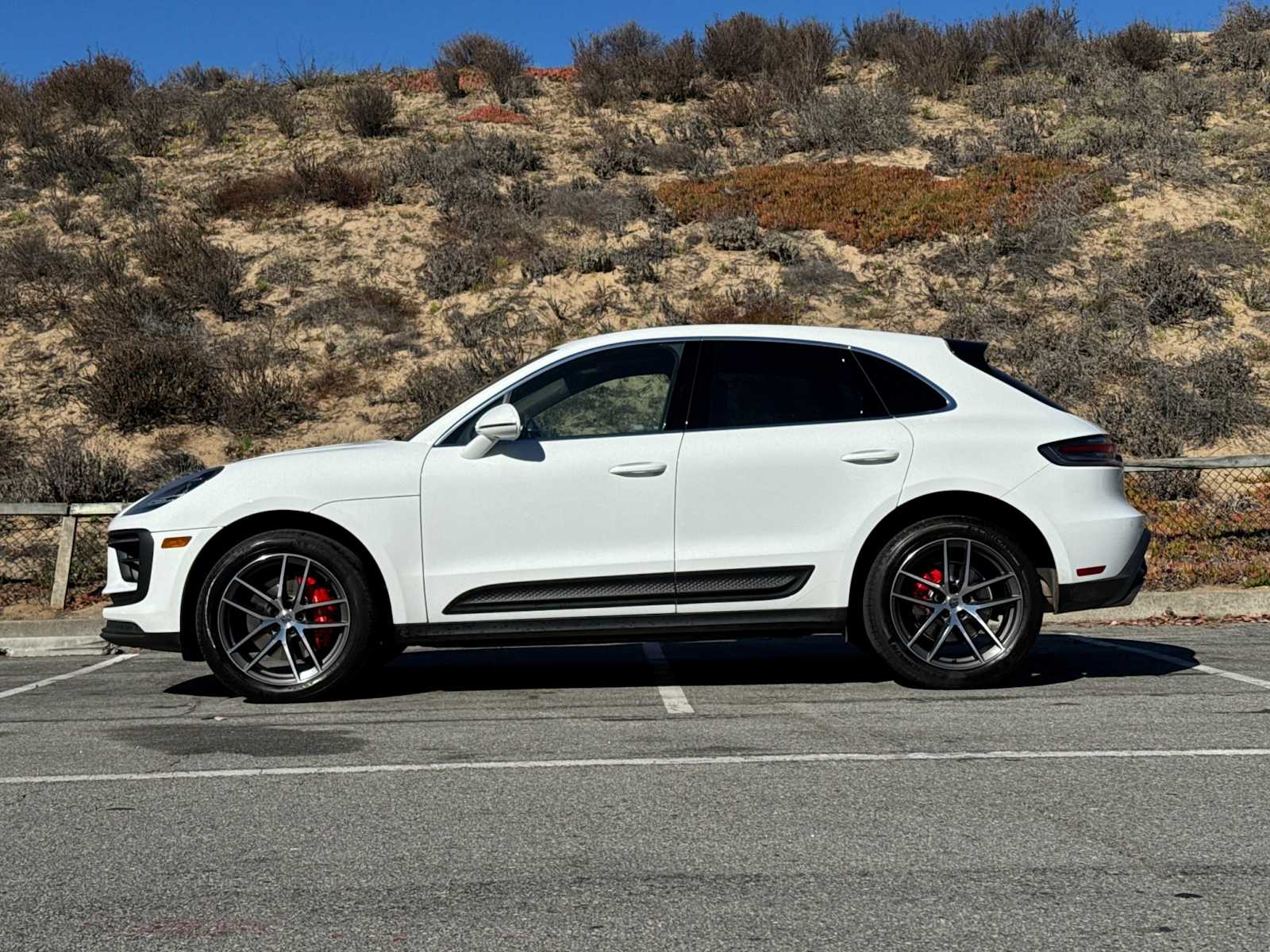 Thumbnail: 2023 Porsche Macan - 2