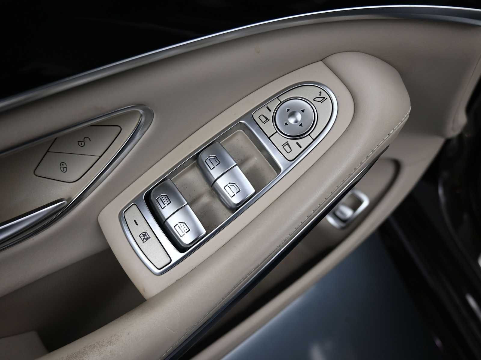 Thumbnail: 2018 Mercedes-Benz S-Class - 8