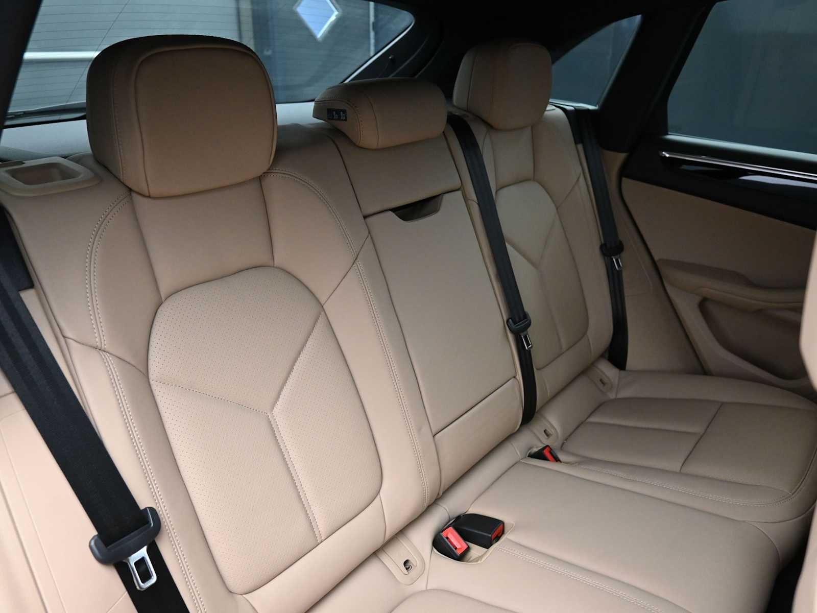 Thumbnail: 2025 Porsche Macan - 21