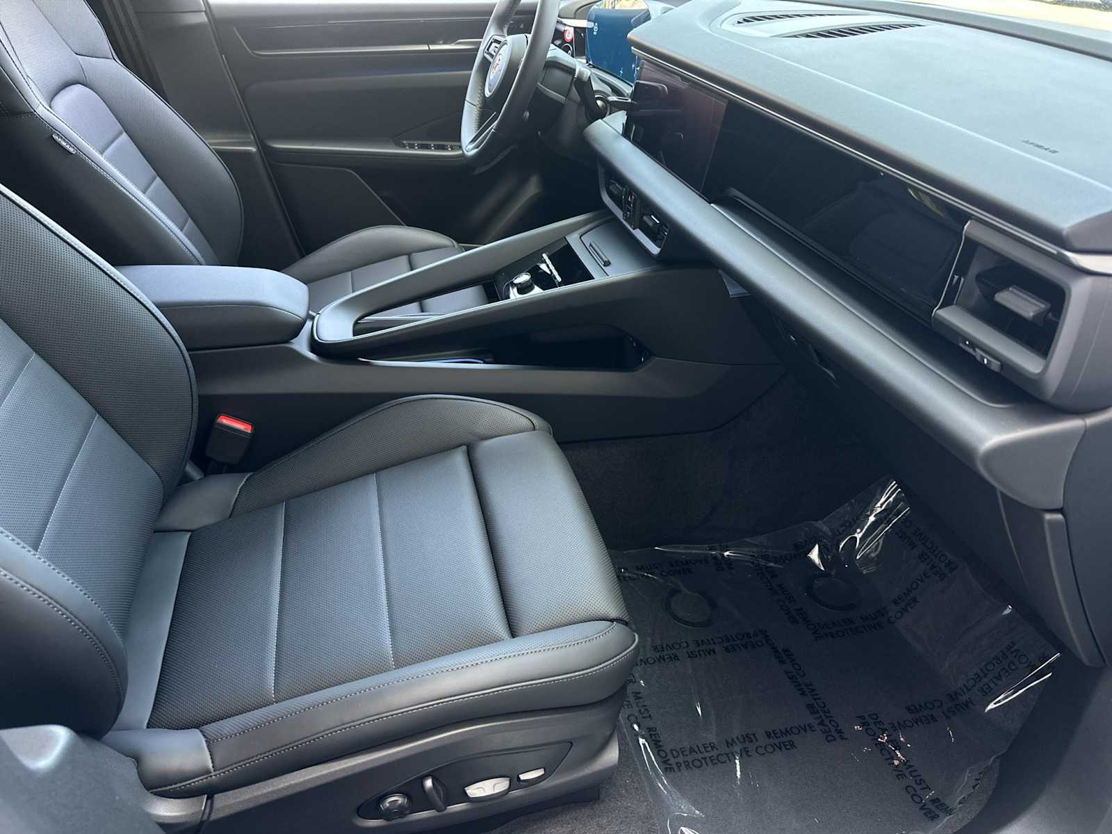 Thumbnail: 2025 Porsche Macan - 17