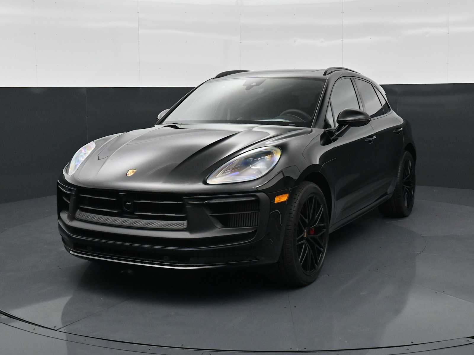 Thumbnail: 2026 Porsche Macan - 1