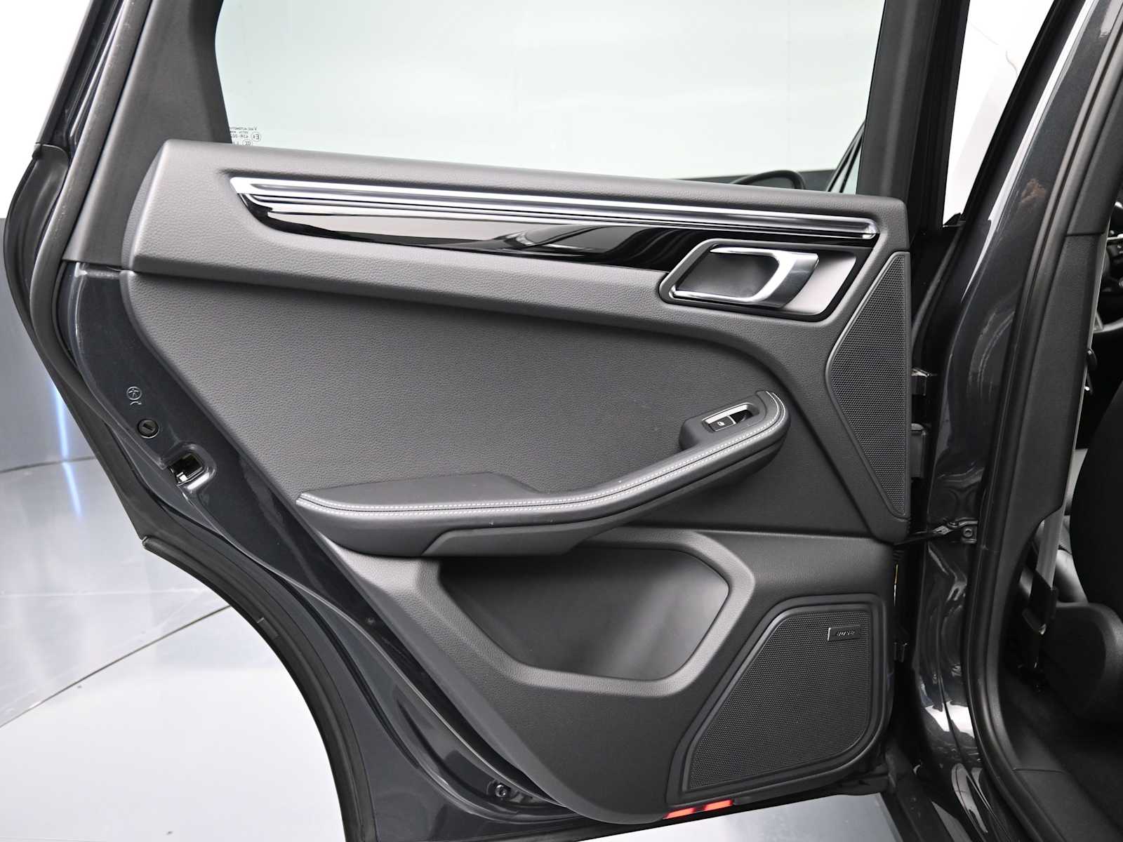 Thumbnail: 2025 Porsche Macan - 19