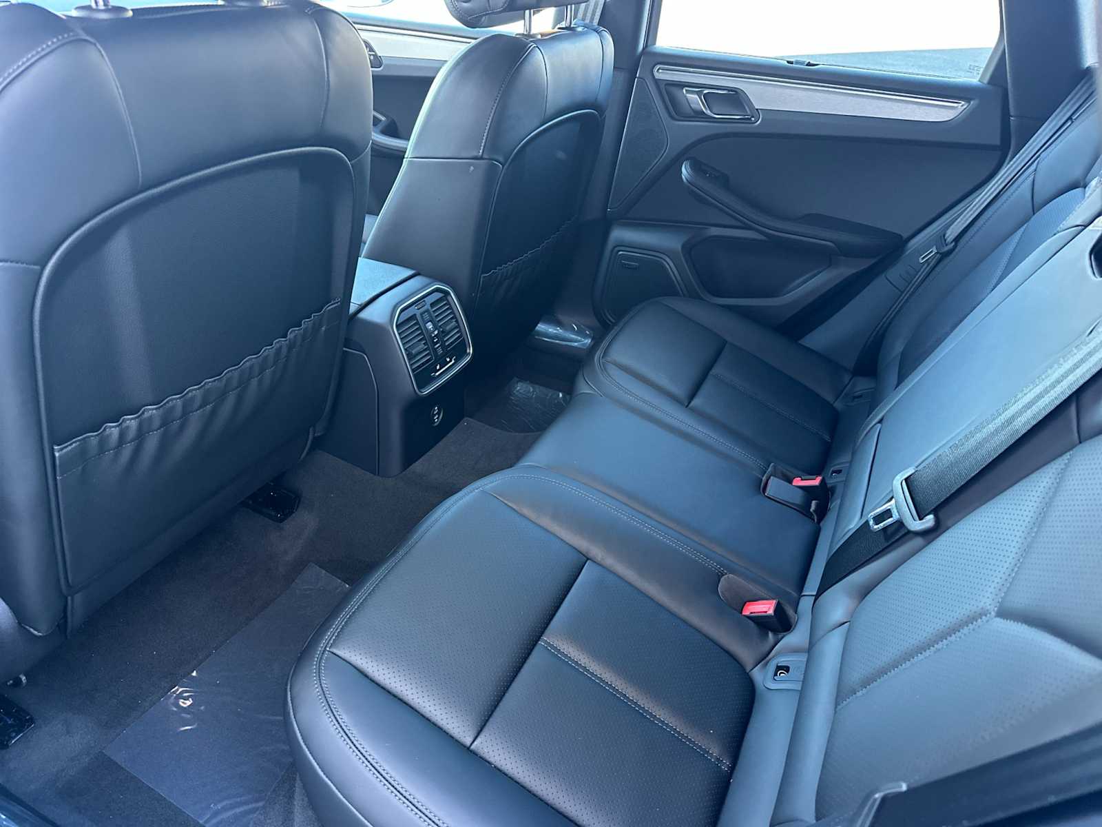 Thumbnail: 2026 Porsche Macan - 14