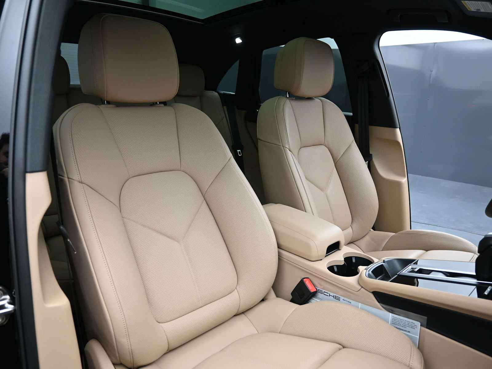 Thumbnail: 2025 Porsche Macan - 23