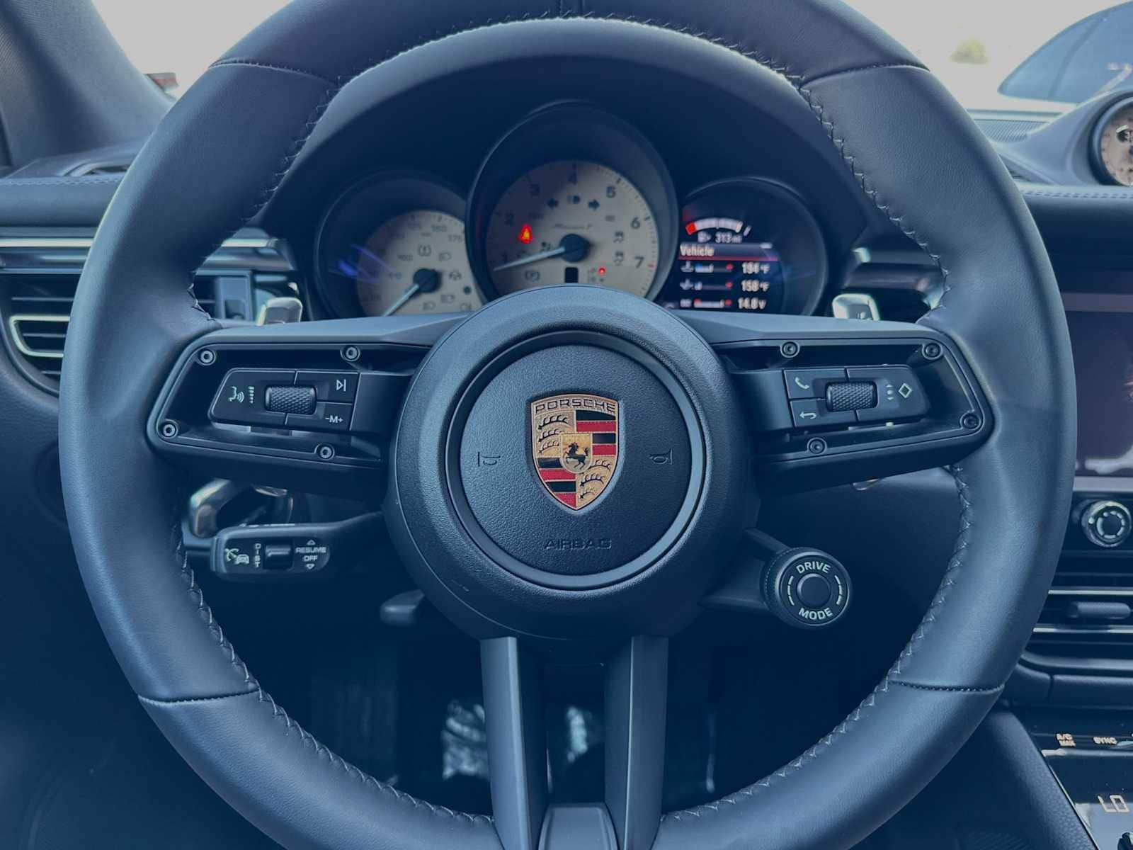 Thumbnail: 2024 Porsche Macan - 24