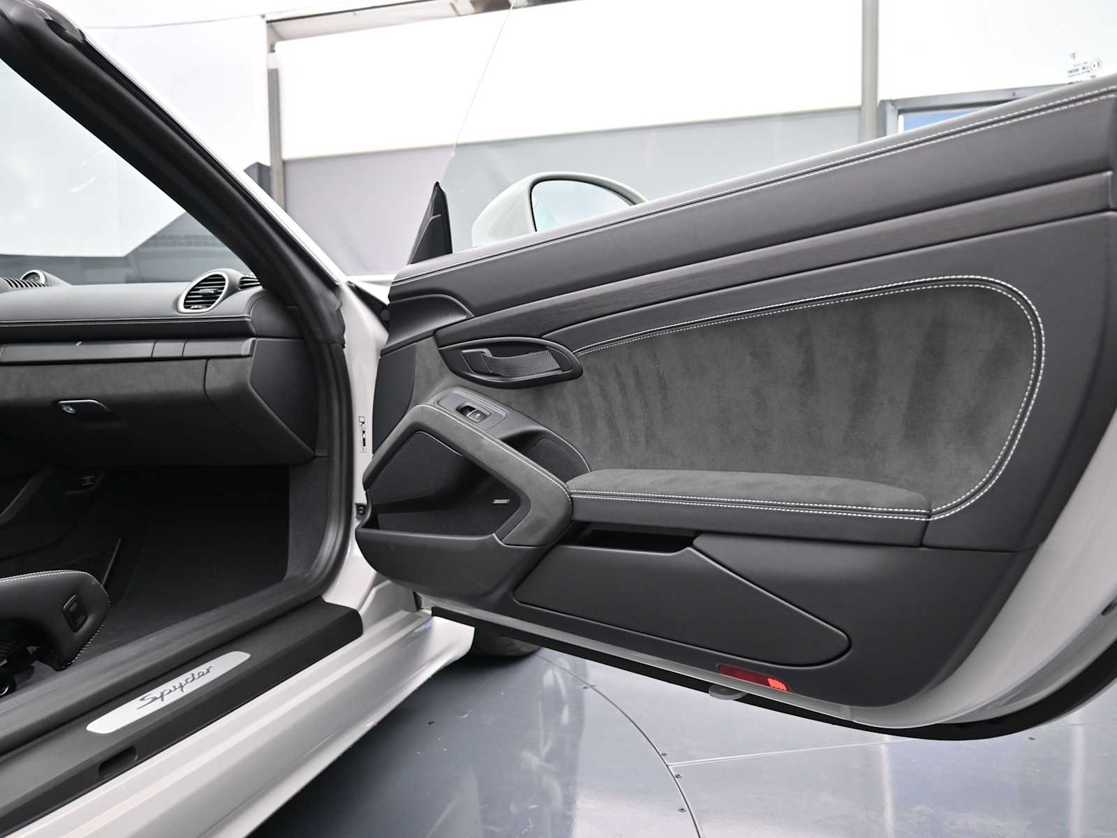 Thumbnail: 2023 Porsche  - 17