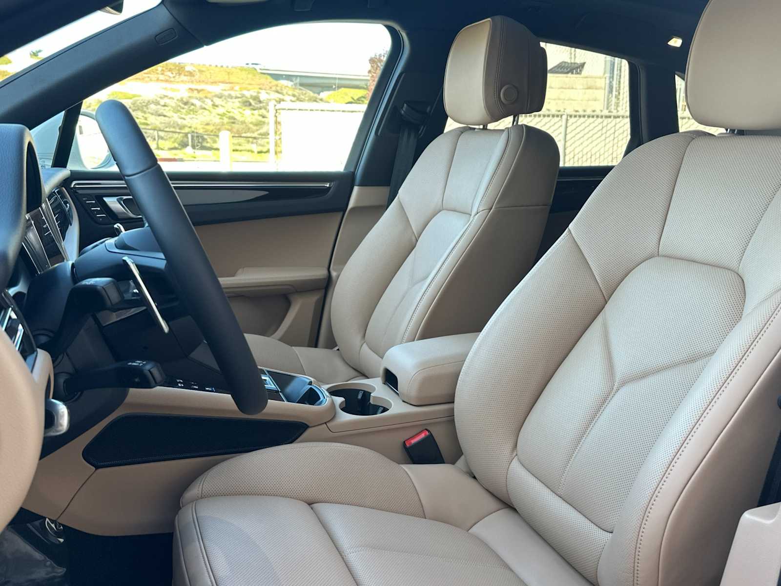 Thumbnail: 2026 Porsche Macan - 5