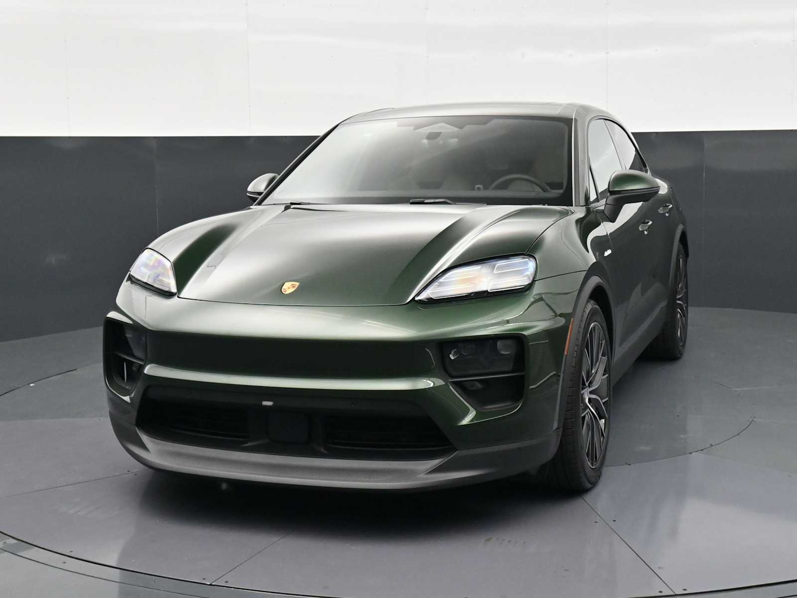 Thumbnail: 2026 Porsche Macan - 29