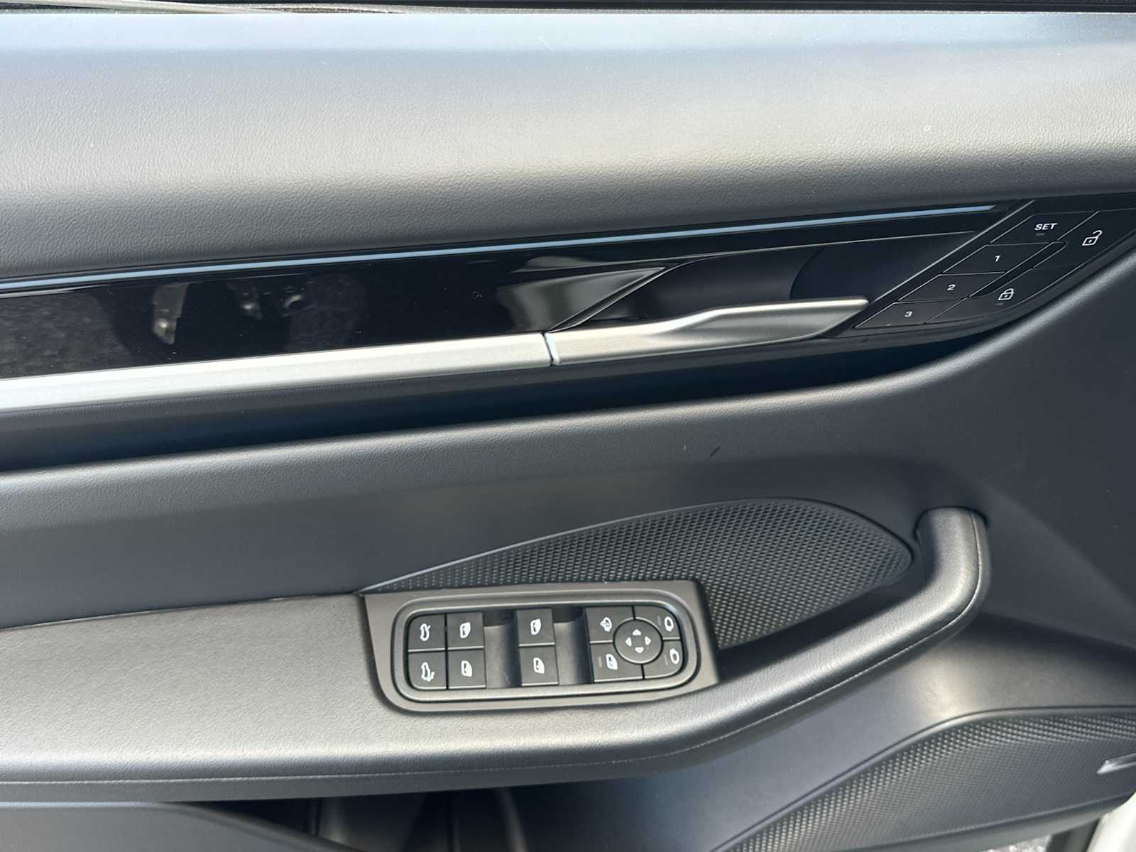 Thumbnail: 2025 Porsche Macan - 12