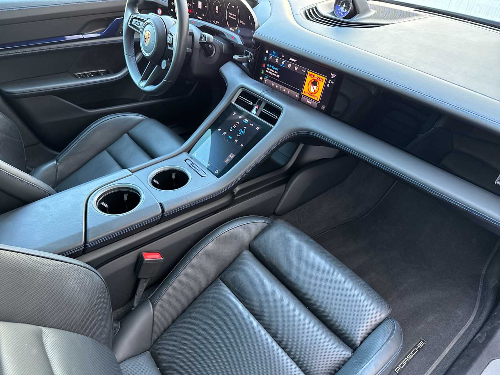 Thumbnail: 2022 Porsche Taycan - 16