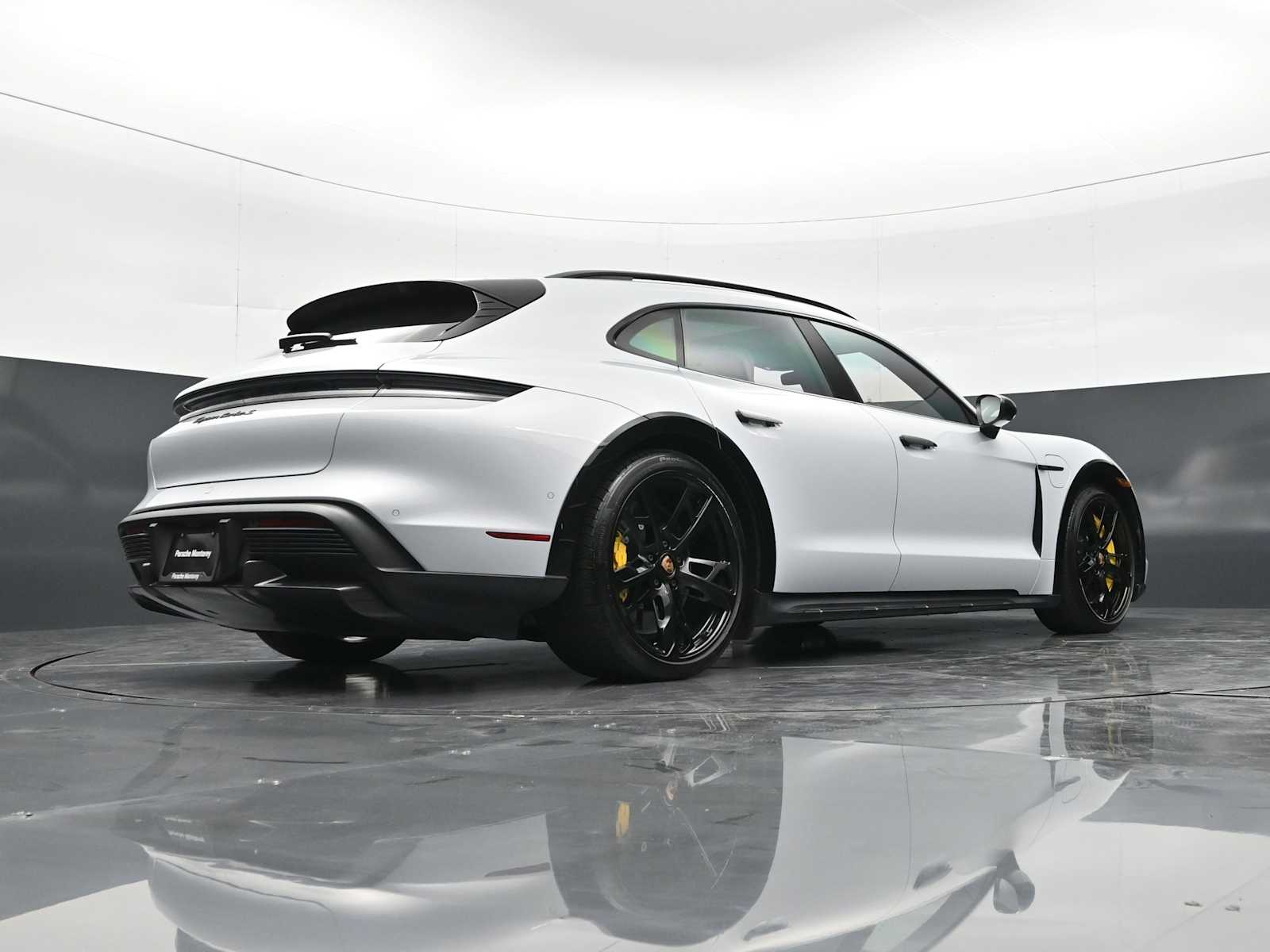 Thumbnail: 2023 Porsche Taycan - 44